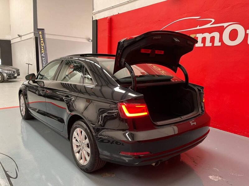AUDI A3 Sedan 1.6 TDI 105cv Ambition 4p.