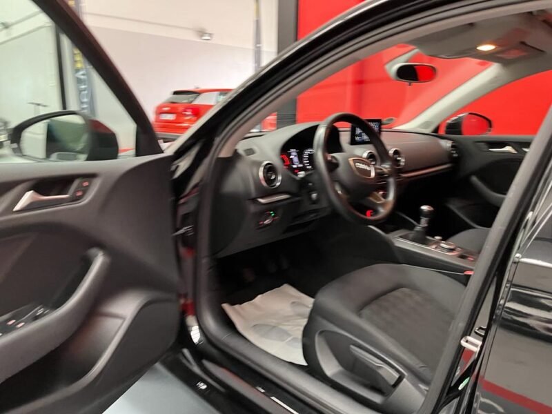 AUDI A3 Sedan 1.6 TDI 105cv Ambition 4p.