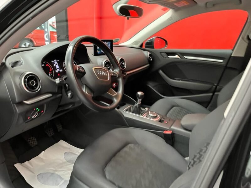 AUDI A3 Sedan 1.6 TDI 105cv Ambition 4p.