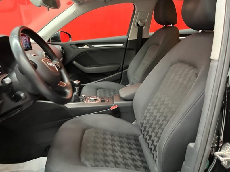 AUDI A3 Sedan 1.6 TDI 105cv Ambition 4p.