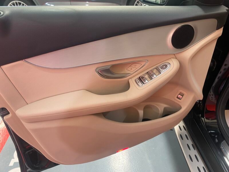 MERCEDES-BENZ GLC 220D 4Matic 5p