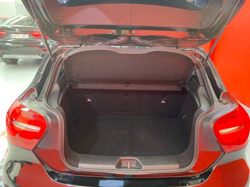 MERCEDES-BENZ Clase A 200d AMG Line