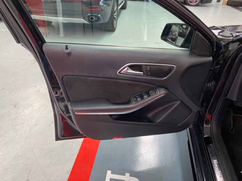 MERCEDES-BENZ Clase A 200d AMG Line